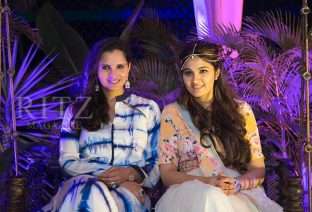 Sania and Anam Mirza (2)