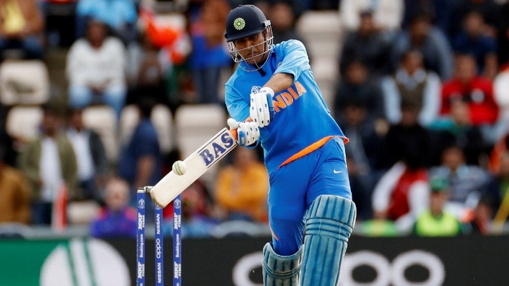 MS Dhoni's sports gloves grabs attention ! | RITZ