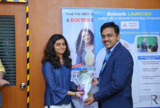 Aakash Institute Felicitates Its 3 Students For Exceptional Performance In NEET 2020 (2)