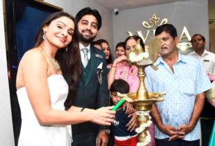 Andrea Jeremiah (Actor and Playback Singer) inaugurates the first store of Avira Diamonds (2)