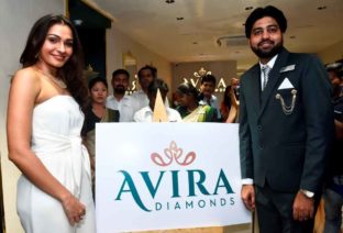 Andrea Jeremiah (Actor and Playback Singer) inaugurates the first store of Avira Diamonds in the presence of Mr.Suresh Jain (Founder, Avira Diamonds)