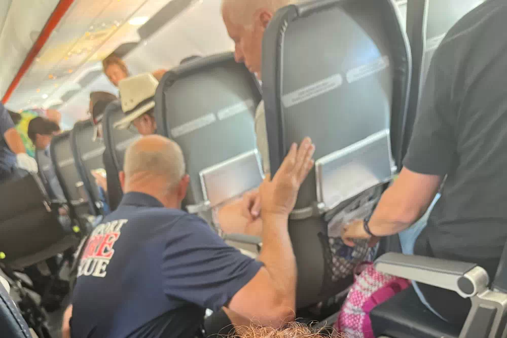 Passengers Injured Due To Turbulent US Flight | RITZ