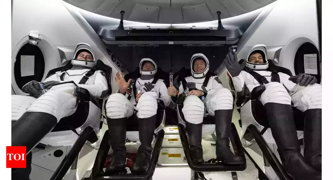 Four astronauts return to Earth after six months in space RITZ