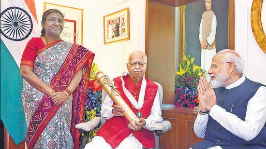 President Confers Bharat Ratna On LK Advani | RITZ